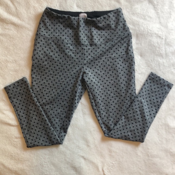 Chico Zenergy Leggings. EUC Gray w/ Black dots. Size 1 or 8/10. Cute! - Picture 2 of 6